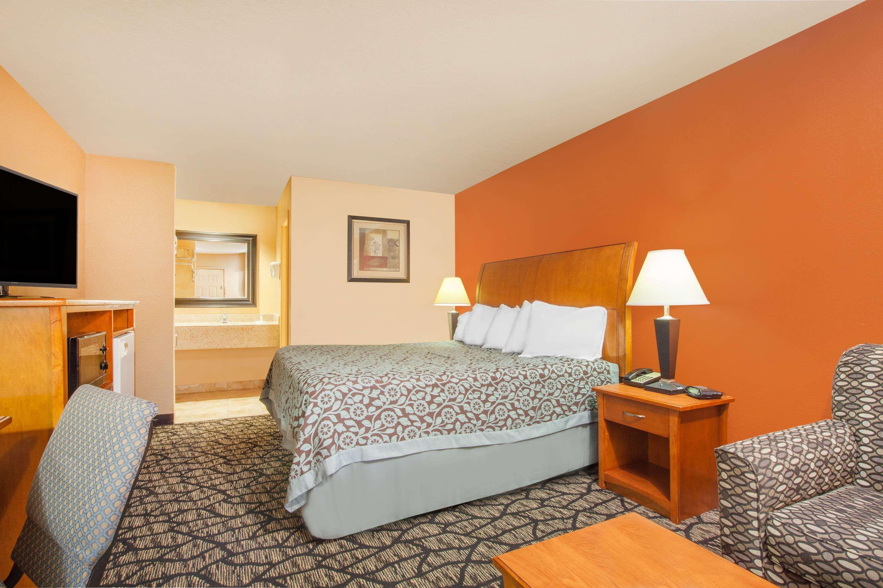 Days Inn By Wyndham Centerville Exteriör bild