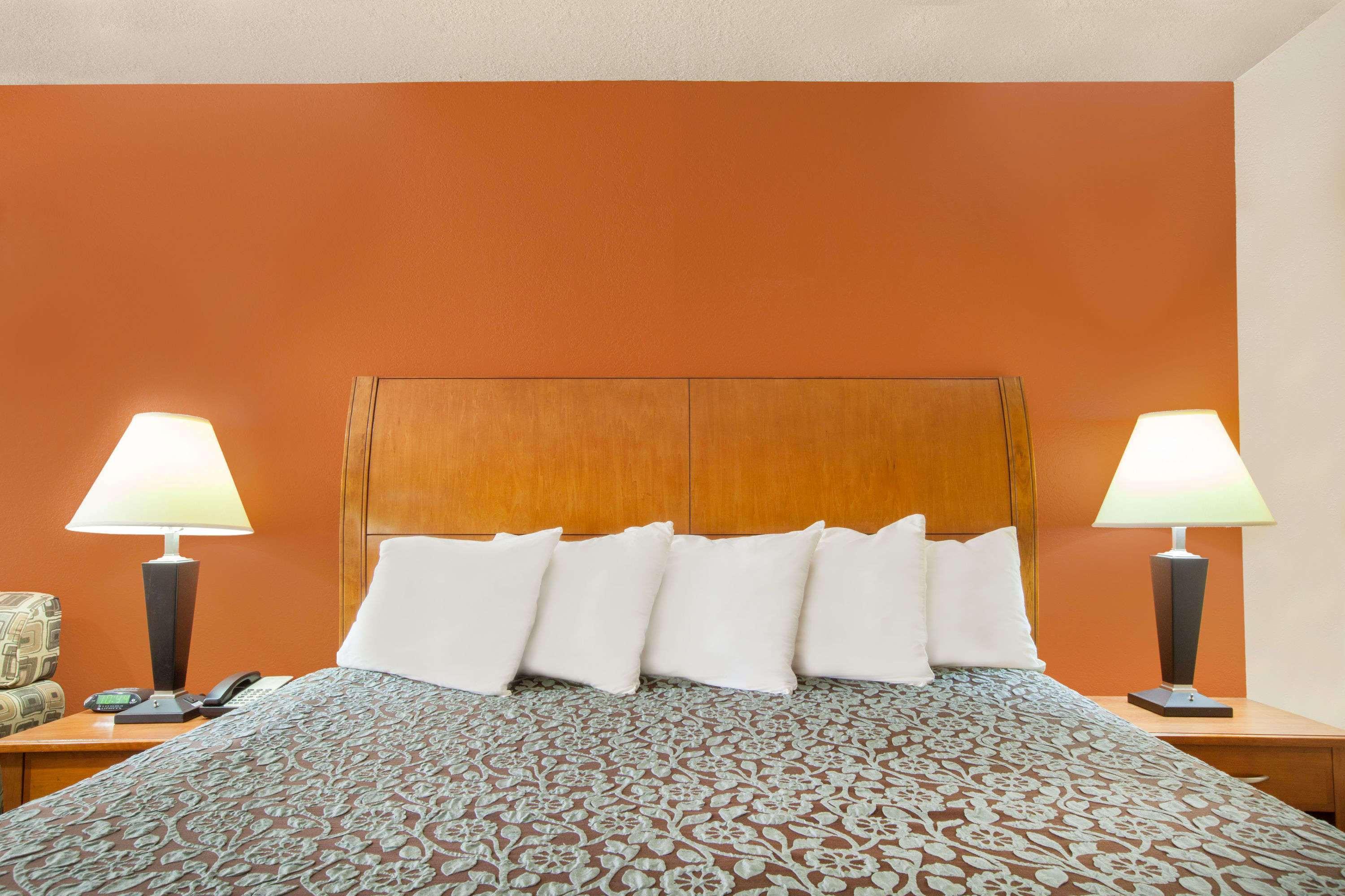 Days Inn By Wyndham Centerville Exteriör bild